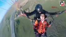 Yamaç paraşütü sırasında baygınlık geçiren Çinli turist kamerada