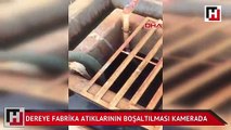 Dereye fabrika atıklarının boşaltılması kamerada