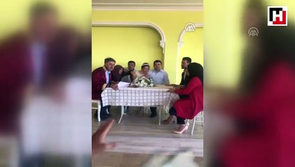Depreme nikah masasında yakalandılar