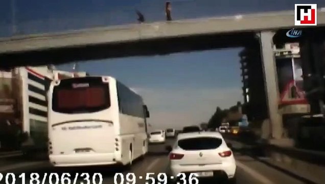 Dikkatsiz sürücü az kalsın faciaya yol açıyordu