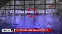 Olimpik yüzme havuzunda deprem paniği kamerada