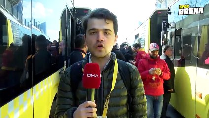 Galatasaraylı taraftarlar derbiyi bekliyor