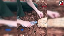 Doğasever, susuz kalan kaplumbağayla suyunu paylaştı