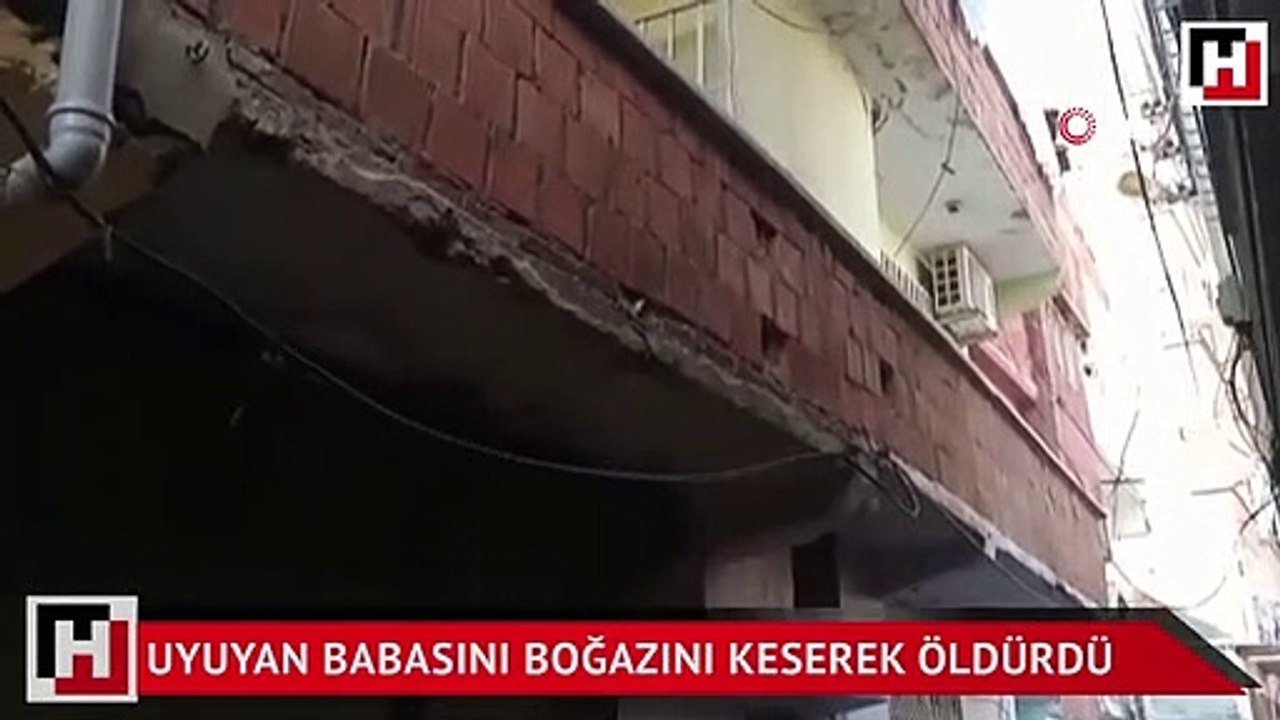 Uyuyan babasını boğazını keserek öldürdü