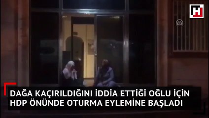Dağa kaçırıldığını iddia ettiği oğlu için HDP önünde oturma eylemine başladı