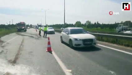 TEM'de un yüklü tır devrildi
