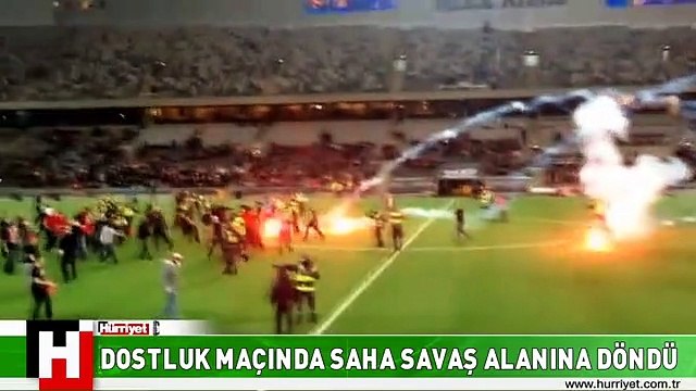 DOSTLUK MAÇINDA SAHA SAVAŞ ALANINA DÖNDÜ