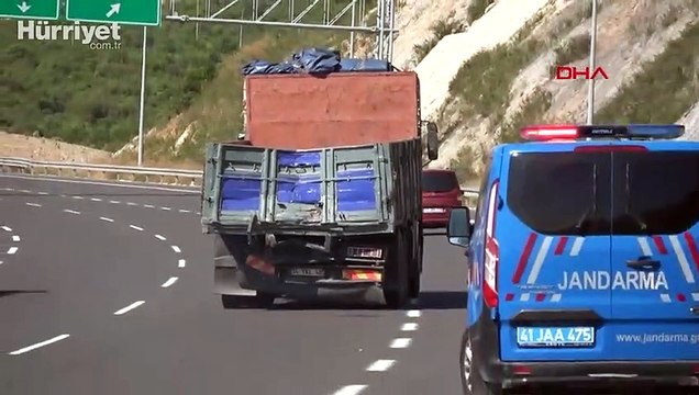 İşçi servisi kamyona arkadan çarptı