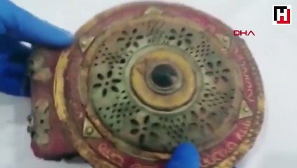 Diyarbakır'da altın yazmalı bin 100 yıllık kitap ele geçirildi