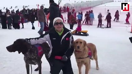 Two adorable dogs impress with their bomb-searching skills in Erciyes ski resort