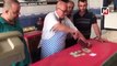 Turks destroy dollars, break iPhones as reaction to US sanctions