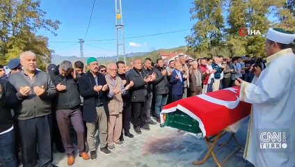 Yaşamını yitiren işçiler toprağa veriliyor