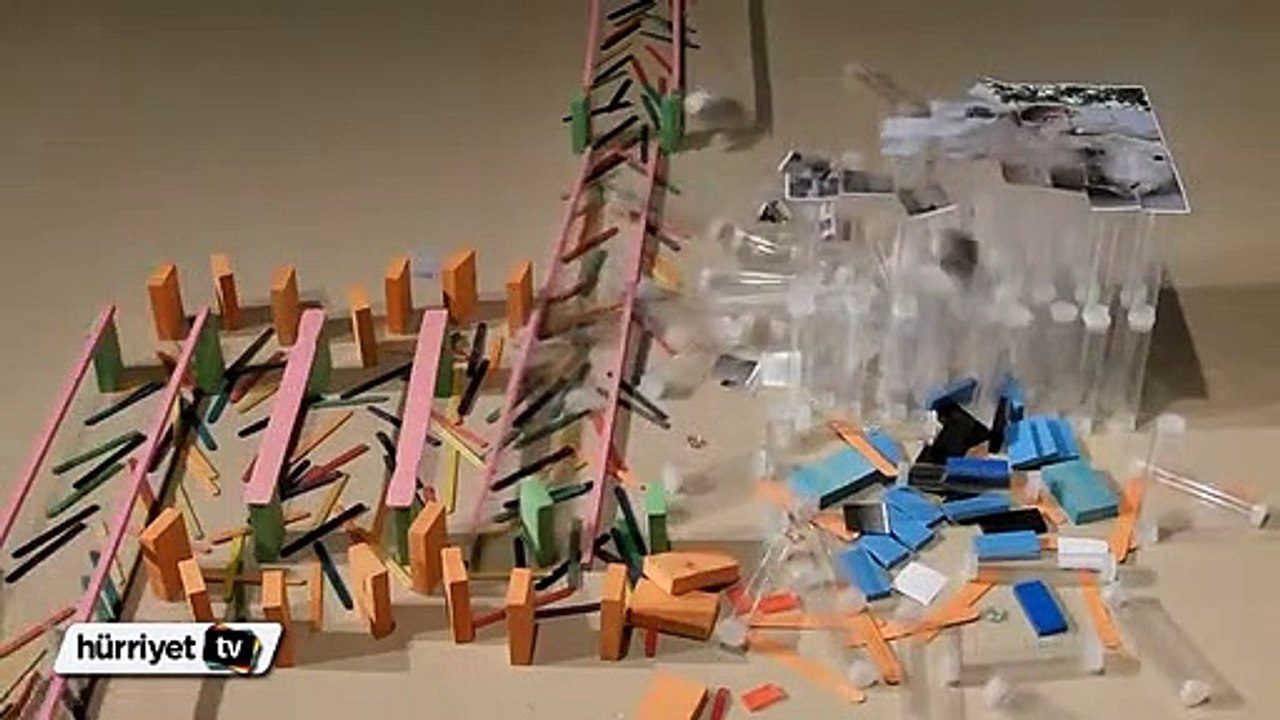 Domino taşlarıyla muhteşem gösteri