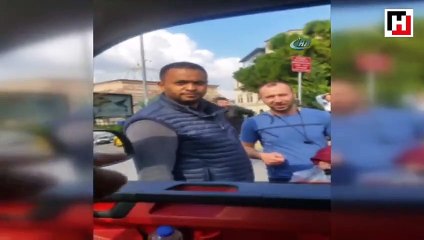 UBER sürücüsü ile taksici arasındaki yumruk ve tokatlı kavga kamerada