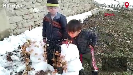 Oğluna kardan temsili pasta yaparak doğum günü sürprizi yaptı