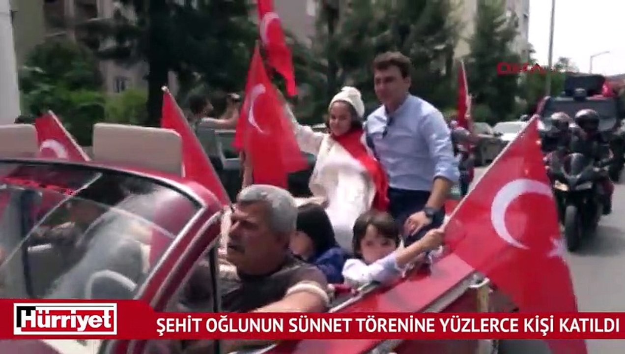 Şehit oğlunun sünnet törenine yüzlerce kişi katıldı