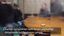 İzmir'de kumar oynadıkları belirlenen şüpheliler dolaplarda saklanmaya çalıştı