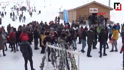 Resmen akın ettiler! Adım atacak yer kalmadı...