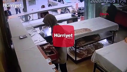 Sokaktaki kavgayı seyrederken pompalı tüfek saçmaları isabet etti.
