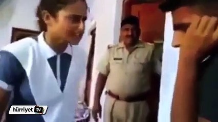 Tacize uğrayan kız polisin önünde tacizcisini dövdü