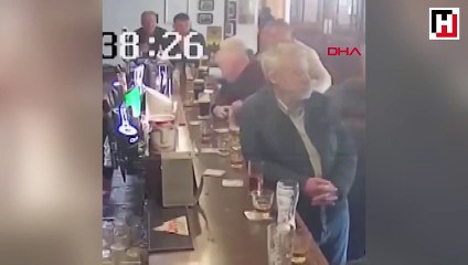 Ünlü dövüşçü, verdiği içkiyi reddeden yaşlı adamı yumrukladı