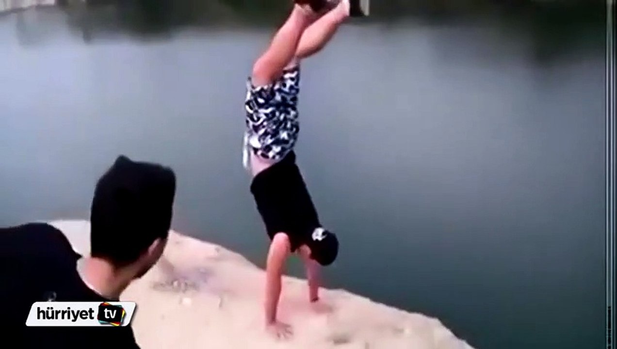 Arkadaşını denize itti