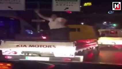 Kamyonet kasasında oynayan kadın ölümden döndü