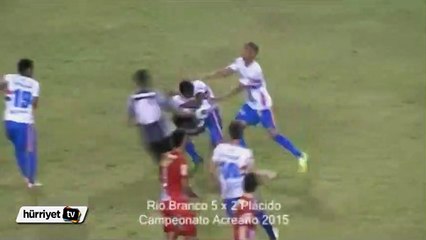 Takım arkadaşları olan Uilian ve Fabio Junior maçı bırakıp dövüştüler