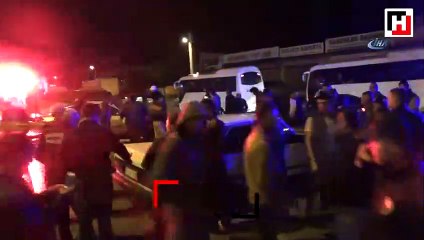 İki otomobilin karıştığı kazada bir otomobil alev aldı