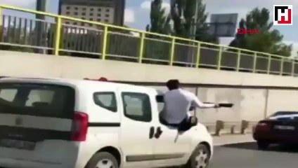 Düğün konvoyunda aracın camından sarkıp havaya ateş etti
