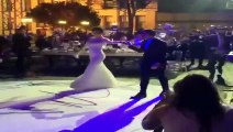Murat Dalkılıç ve  Merve Boluğur'un ilk dansı