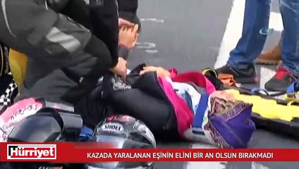Kazada yaralanan eşinin elini bir an olsun bırakmadı