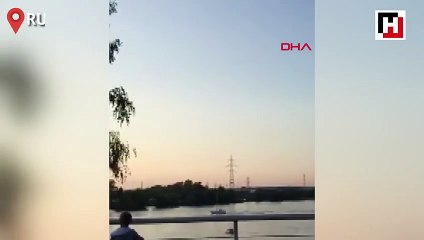 Rusya'da elektrik hattına takılan helikopter nehre düştü
