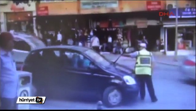 'Dur' ihtarına uymayan sürücü polise çarpıp kaçtı