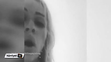 Hayranlarına duşta şarkı söyledi