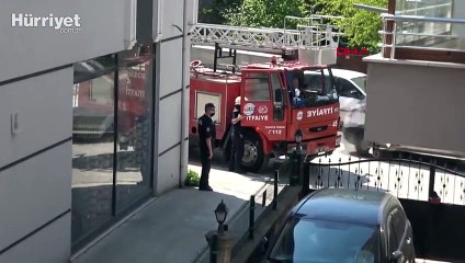Pencereye sıkışan güvercini itfaiye kurtardı