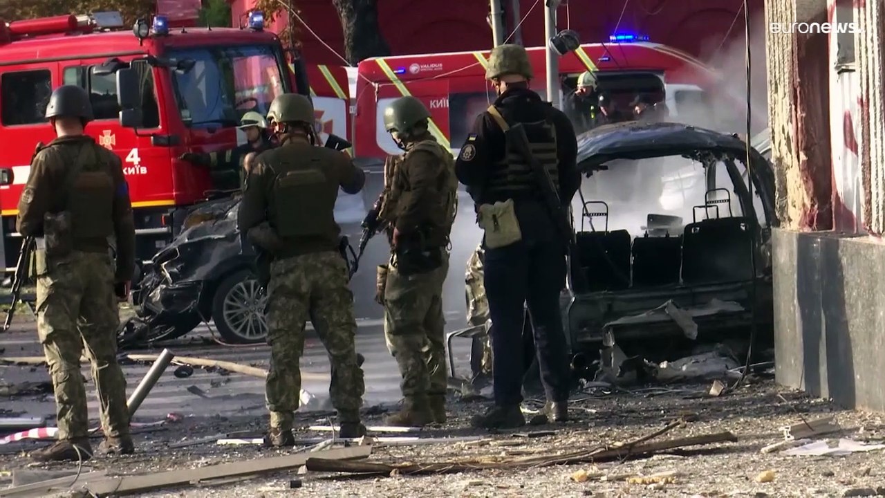 В Беларусь прибыли первые эшелоны с военными РФ...