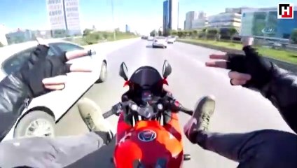 E-5 karayolunda ayaklarıyla motosiklet süren maganda yakalandı