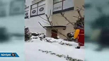 Galatasaraylı sporcular karda yüzdü!