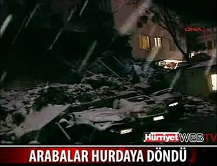 DUVAR ARABALARIN ÜZERİNE YIKILDI