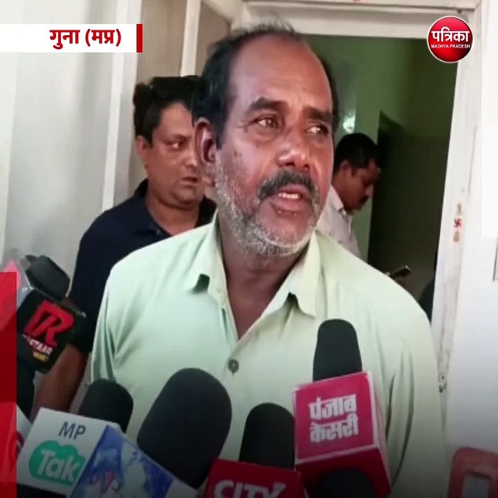 गुना (मप्र): पोस्टऑफिस अधीक्षक बी एस मालवीय के...
