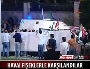 YOLCULAR HAVAİ FİŞEKLE KARŞILANDI