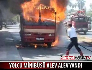 YOLCU MİNİBÜSÜ ALEV ALEV YANDI