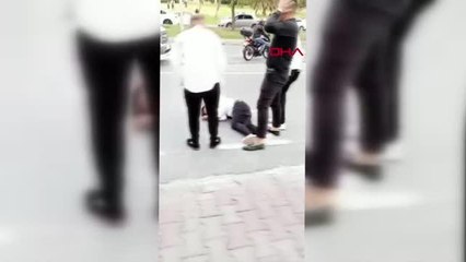 KÜÇÜKÇEKMECE'DE YAYAYA ÇARPIP KAÇAN SÜRÜCÜYÜ, ÇEVREDEKİLER YAKALADI