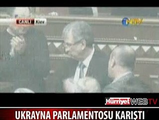 UKRAYNA PARLAMENTOSU KARIŞTI