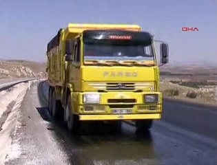 SİVAS-ERZİNCAN YOLU SICAKTAN ERİDİ