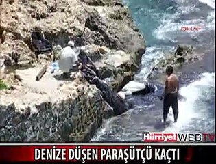 DENİZE DÜŞEN PARAŞÜTÇÜ KAÇTI