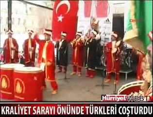 KRALİYET SARAYI ÖNÜNDE OLDU