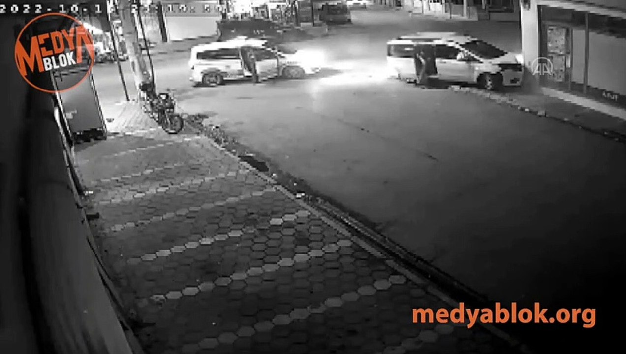 Adana'da 'dur ihtarına' uymayan şüpheliler duvara çarpınca yakalandı