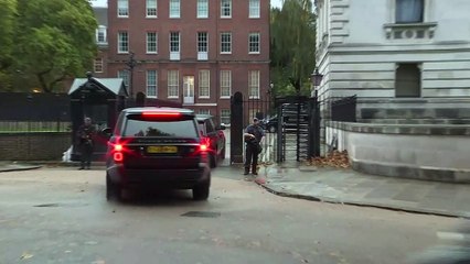 Truss returns to Downing Street after Chequers crisis talks